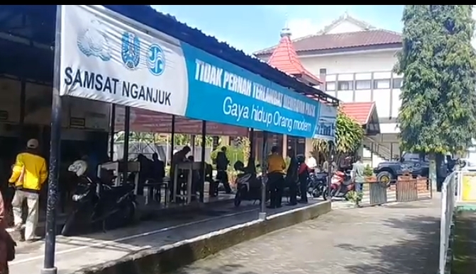 REKENING DITUTUP, LAPORAN DITENGGELAMKAN: PUNGLI SAMSAT NGANJUK SISTEMATIS, KANIT REGIDENT DITUDUH MENJADI PENGUASA DANA HARAM RAKYAT